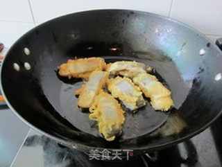 炸鲳鱼的做法步骤:7