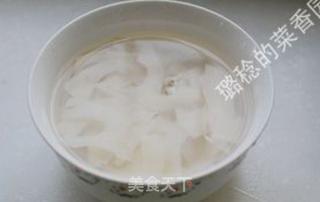 陕西独有的一种“九眼莲”——【莲菜炒肉片】的做法步骤:7