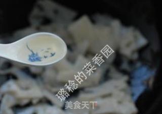 陕西独有的一种“九眼莲”——【莲菜炒肉片】的做法步骤:9