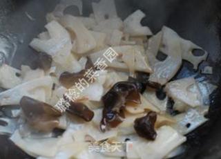 陕西独有的一种“九眼莲”——【莲菜炒肉片】的做法步骤:10
