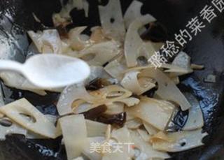 陕西独有的一种“九眼莲”——【莲菜炒肉片】的做法步骤:11