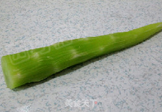 椒油炝拌莴笋的做法步骤:2