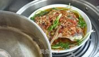 剁椒鱼头的做法步骤:9