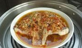 剁椒鱼头的做法步骤:8