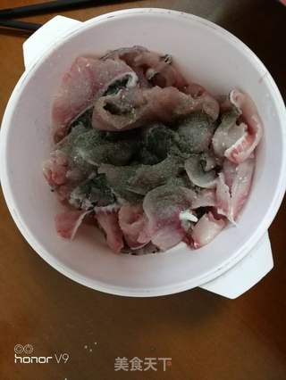 酸菜鱼的做法步骤:2