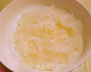 清肺止咳---丰水梨冰糖银耳的做法步骤:2
