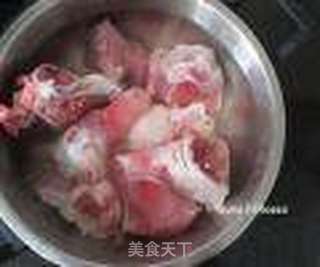 海带筒骨汤的做法步骤:2