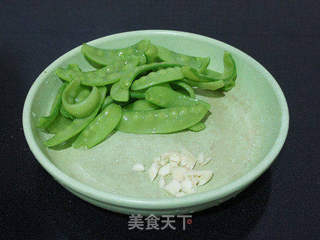 【清炒荷兰豆】的做法步骤:2