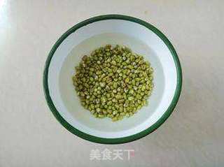 这样吃荔枝不上火——荔枝银耳绿豆汤的做法步骤:2