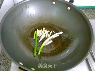 榨菜烧鸡翅的做法步骤:3