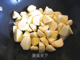 绿咖喱鸡肉土豆的做法步骤:7