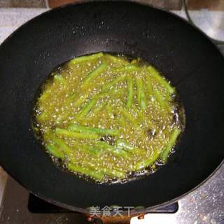 干煸豆角的做法步骤:2