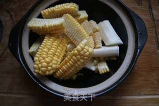山药玉米排骨汤的做法步骤:2