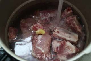 山药玉米排骨汤的做法步骤:3