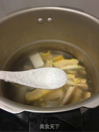 山药玉米排骨汤的做法步骤:6