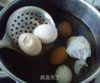 街边人气小吃---五香茶叶蛋的做法步骤:3