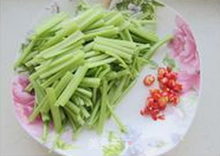 毛芹炒腊肠的做法步骤:4