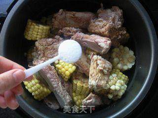 东北玉米炖排骨的做法步骤:6