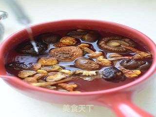 小鸡炖蘑菇的做法步骤:2
