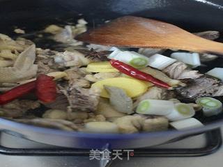 小鸡炖蘑菇的做法步骤:9