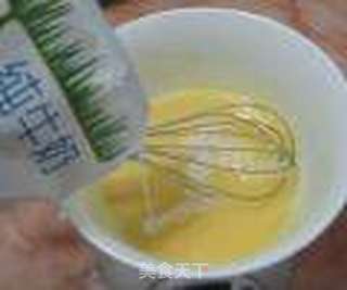 面包机也能烤出如海绵般柔软细腻的戚风蛋糕:原味戚风蛋糕的做法步骤:7