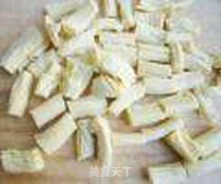 凉拌三色腐竹的做法步骤:2
