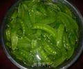 鸡肉炒荷兰豆的做法步骤:2