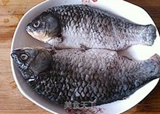 家熬鲫鱼的做法步骤:2