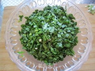 马蹄韭菜鸡蛋饺的做法步骤:2