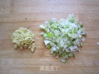 马蹄韭菜鸡蛋饺的做法步骤:3