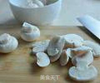 双菇鸡翅的做法步骤:5