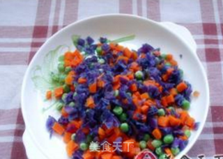 五彩蛋炒饭的做法步骤:3
