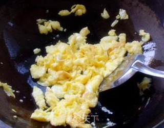 五彩蛋炒饭的做法步骤:4