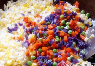五彩蛋炒饭的做法步骤:7