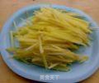 咖喱黄金土豆丝的做法步骤:2