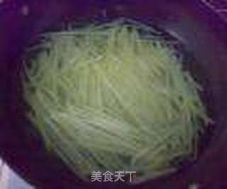 咖喱黄金土豆丝的做法步骤:4