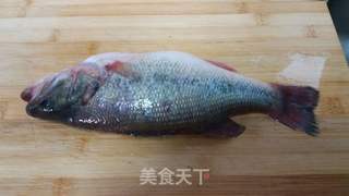 清蒸鲈鱼的做法步骤：1