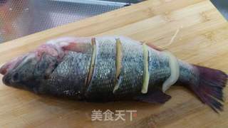 清蒸鲈鱼的做法步骤：3