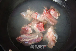 【清补老火靓汤——夏天篇】老黄瓜黄豆煲猪骨的做法步骤:2