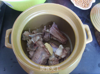 【清补老火靓汤——夏天篇】老黄瓜黄豆煲猪骨的做法步骤:4