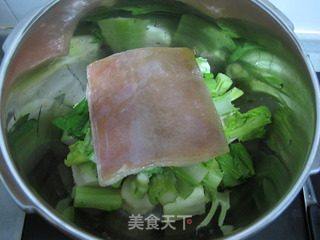 大俗大雅咸肉炖靠菜的做法步骤：4