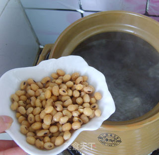 【清补老火靓汤——夏天篇】老黄瓜黄豆煲猪骨的做法步骤:11