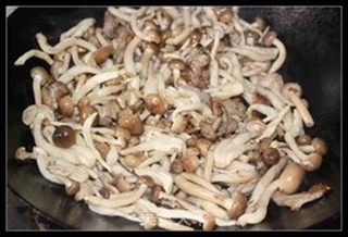 蟹味菇炒肉片的做法步骤:4