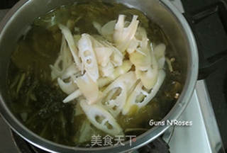 酸菜苦笋汤的做法步骤:6
