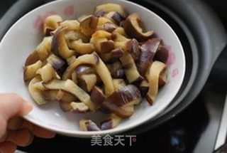 避免茄子“吃”油的小妙招——不油不腻吃茄子的做法步骤：6