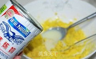 奶香鹅蛋黄的做法步骤:2