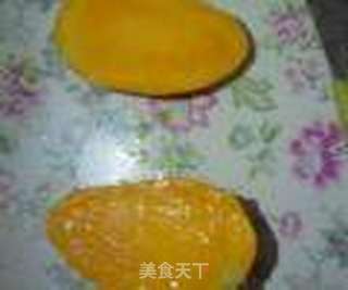 草莓酸奶配芒果的做法步骤:2