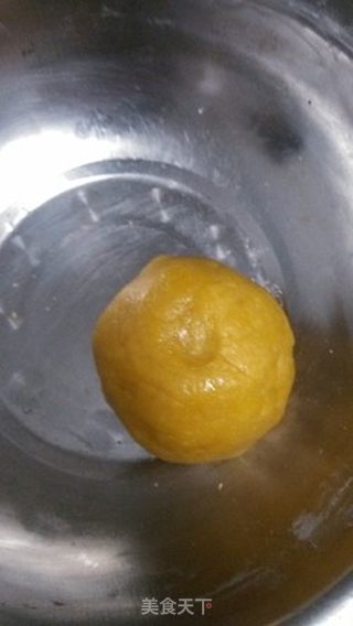 蛋黄菊花馓的做法步骤:2
