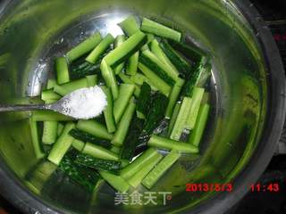 椒麻黄瓜条的做法步骤:2