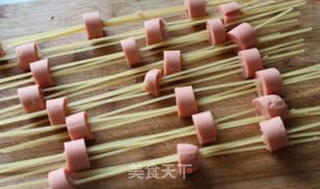 番茄肉酱香肠排排队意大利面的做法步骤:5